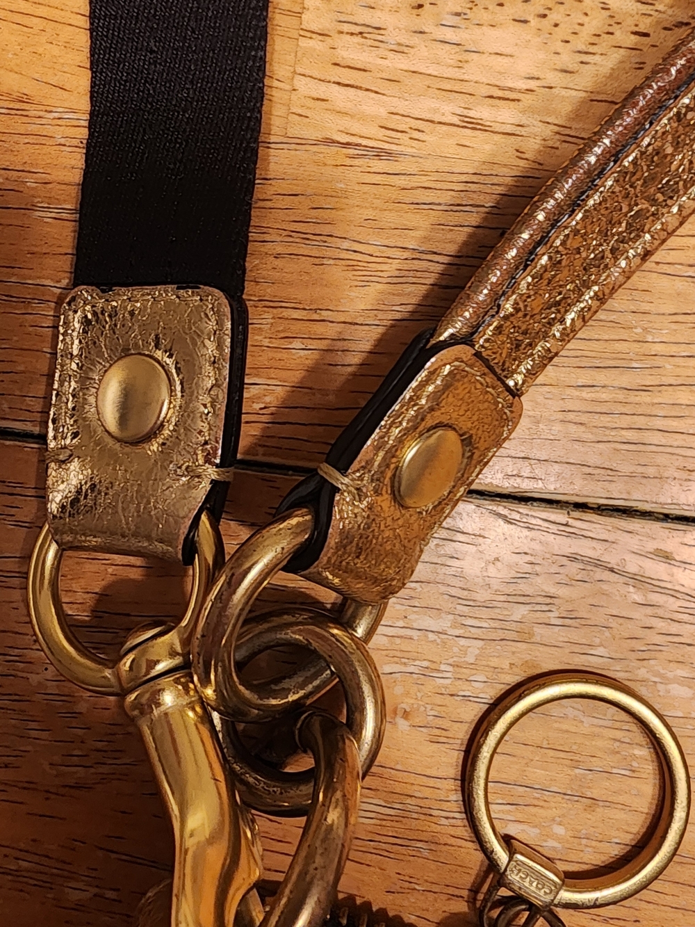 Coach Poppy two-way leather crossbody bag featuring gold-tone hardware - Picture 8 of 16